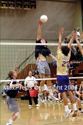 Thumbnail 2 in Corona del Mar vs Valencia (D2 Section Final) photogallery.