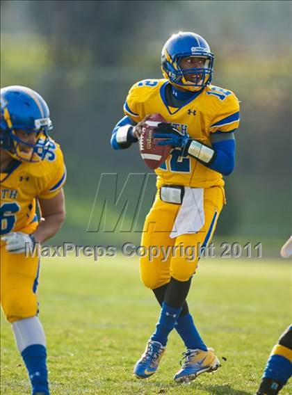 Thumbnail 2 in Oscar Smith vs. Battlefield (VHSL Division 6 AAA Semifinal) photogallery.