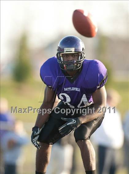 Thumbnail 1 in Oscar Smith vs. Battlefield (VHSL Division 6 AAA Semifinal) photogallery.
