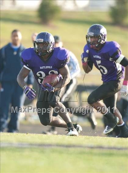 Thumbnail 2 in Oscar Smith vs. Battlefield (VHSL Division 6 AAA Semifinal) photogallery.