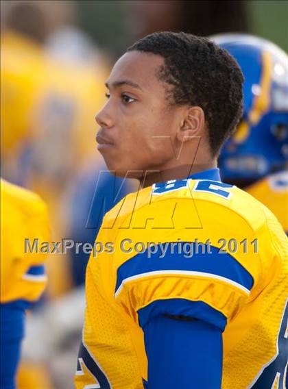 Thumbnail 1 in Oscar Smith vs. Battlefield (VHSL Division 6 AAA Semifinal) photogallery.