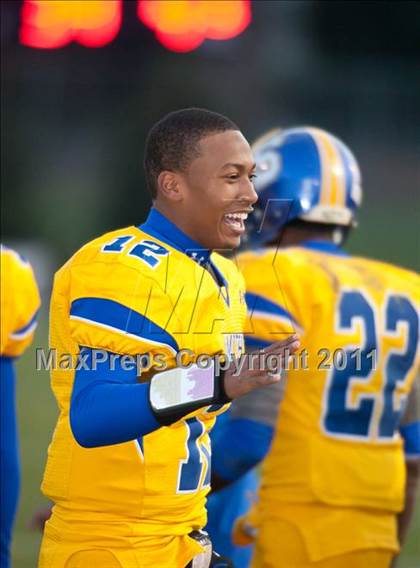 Thumbnail 1 in Oscar Smith vs. Battlefield (VHSL Division 6 AAA Semifinal) photogallery.