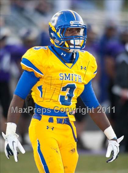 Thumbnail 2 in Oscar Smith vs. Battlefield (VHSL Division 6 AAA Semifinal) photogallery.