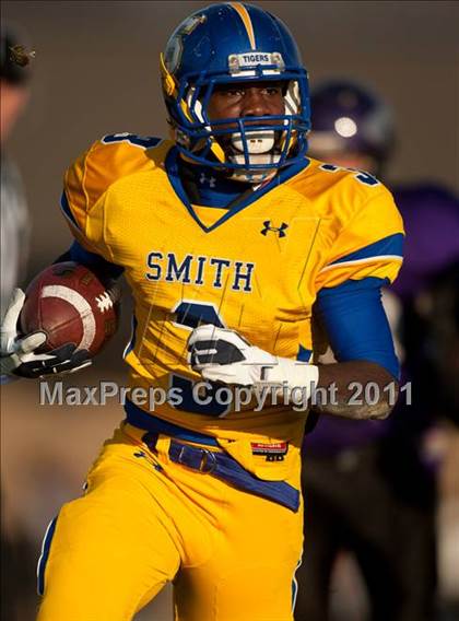 Thumbnail 3 in Oscar Smith vs. Battlefield (VHSL Division 6 AAA Semifinal) photogallery.