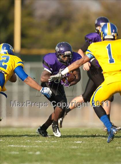 Thumbnail 1 in Oscar Smith vs. Battlefield (VHSL Division 6 AAA Semifinal) photogallery.