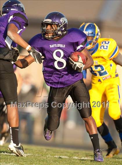Thumbnail 1 in Oscar Smith vs. Battlefield (VHSL Division 6 AAA Semifinal) photogallery.