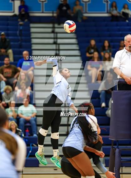 Thumbnail 2 in Gainesville vs Charles J. Colgan (VHSL Class 6 Region B Quarterfinal) photogallery.