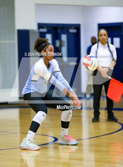 Thumbnail 2 in Gainesville vs Charles J. Colgan (VHSL Class 6 Region B Quarterfinal) photogallery.