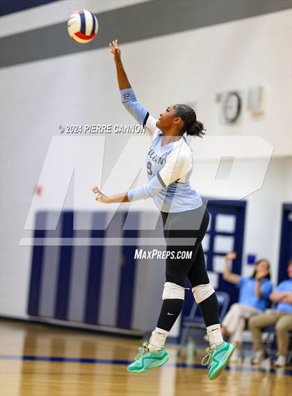 Thumbnail 1 in Gainesville vs Charles J. Colgan (VHSL Class 6 Region B Quarterfinal) photogallery.