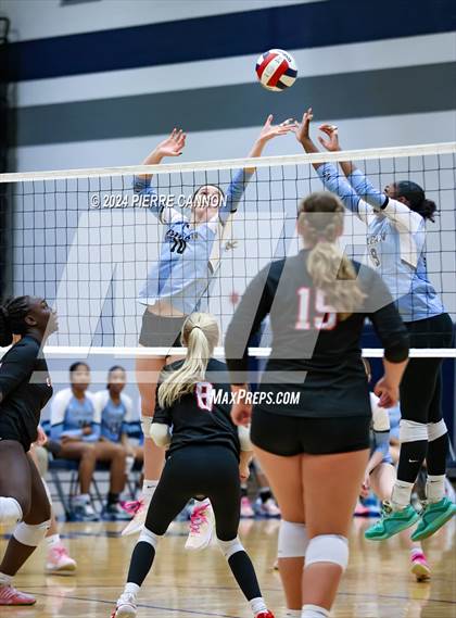 Thumbnail 1 in Gainesville vs Charles J. Colgan (VHSL Class 6 Region B Quarterfinal) photogallery.