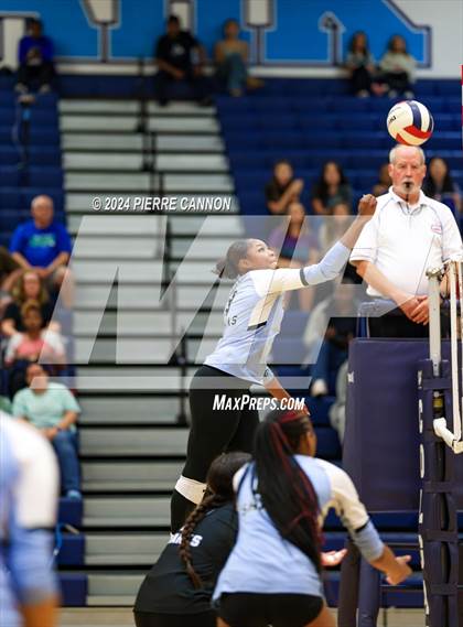 Thumbnail 1 in Gainesville vs Charles J. Colgan (VHSL Class 6 Region B Quarterfinal) photogallery.