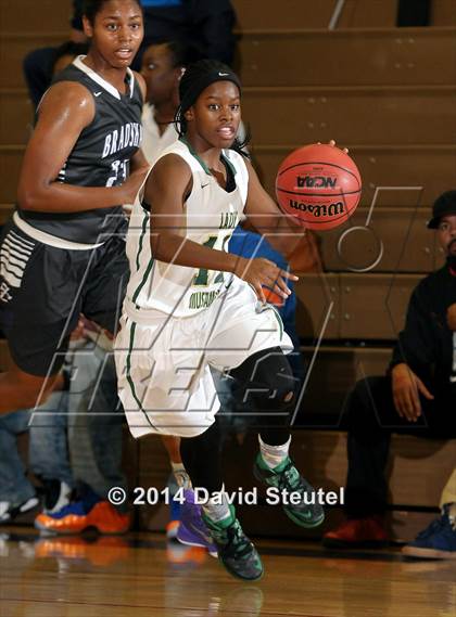 Thumbnail 1 in Bradshaw Christian vs. Monterey Trail (Christian Brothers Holiday Classic) photogallery.