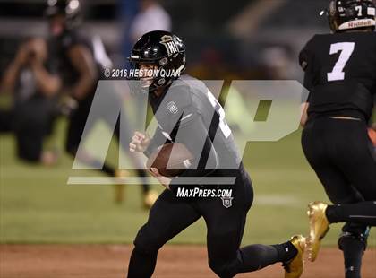 Thumbnail 3 in Servite vs. Mater Dei photogallery.