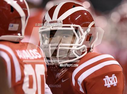 Thumbnail 3 in Servite vs. Mater Dei photogallery.