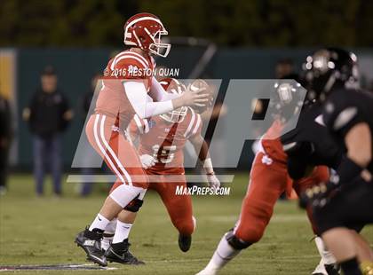 Thumbnail 3 in Servite vs. Mater Dei photogallery.