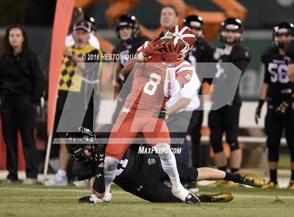 Thumbnail 3 in Servite vs. Mater Dei photogallery.