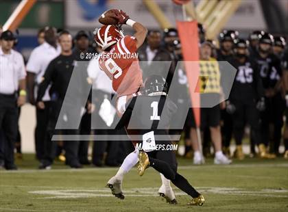 Thumbnail 2 in Servite vs. Mater Dei photogallery.