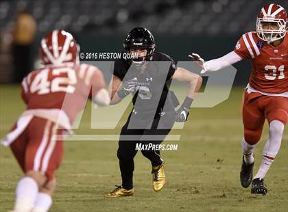 Thumbnail 3 in Servite vs. Mater Dei photogallery.