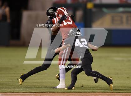 Thumbnail 2 in Servite vs. Mater Dei photogallery.