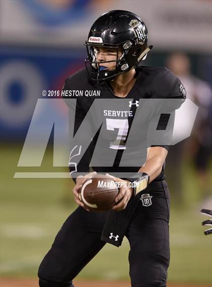 Thumbnail 3 in Servite vs. Mater Dei photogallery.