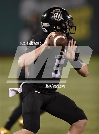 Thumbnail 2 in Servite vs. Mater Dei photogallery.