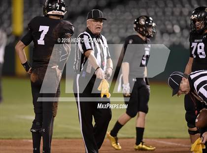 Thumbnail 3 in Servite vs. Mater Dei photogallery.