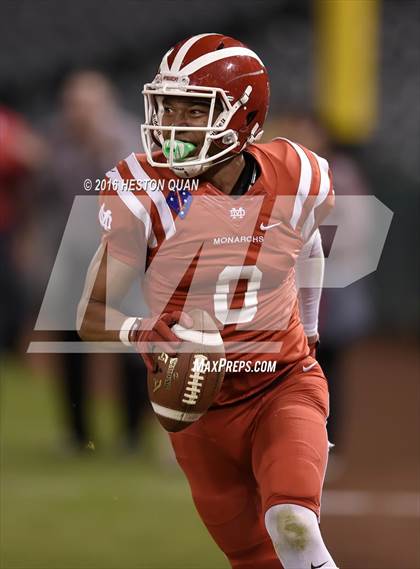 Thumbnail 3 in Servite vs. Mater Dei photogallery.
