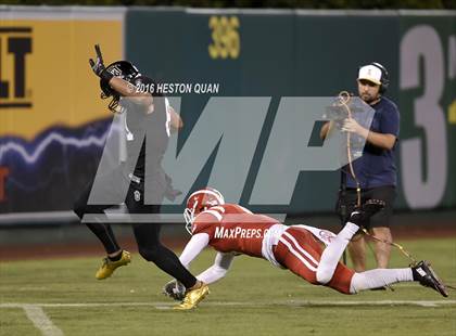 Thumbnail 3 in Servite vs. Mater Dei photogallery.