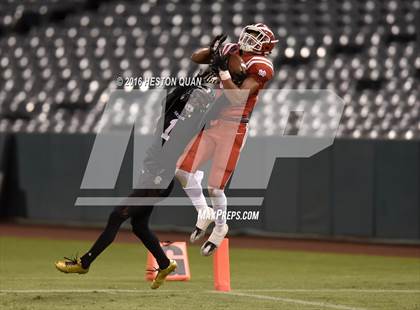 Thumbnail 2 in Servite vs. Mater Dei photogallery.