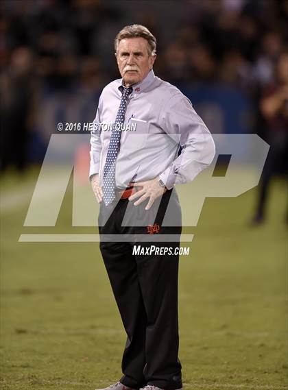 Thumbnail 2 in Servite vs. Mater Dei photogallery.