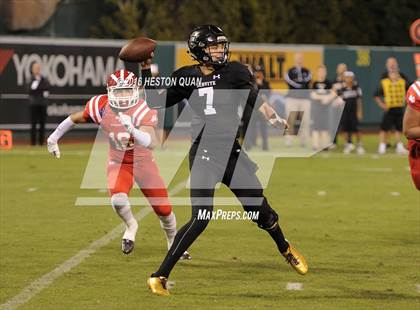 Thumbnail 3 in Servite vs. Mater Dei photogallery.