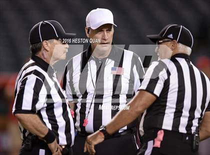 Thumbnail 3 in Servite vs. Mater Dei photogallery.