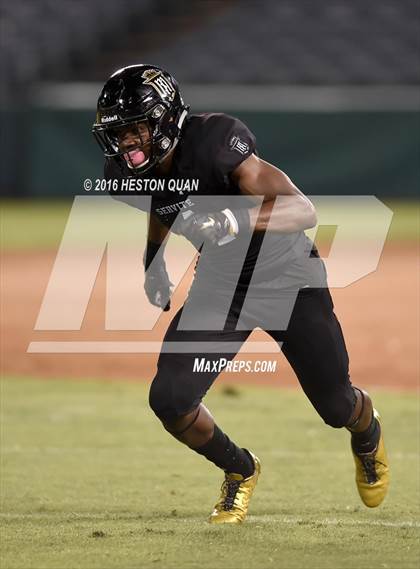 Thumbnail 1 in Servite vs. Mater Dei photogallery.