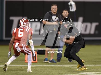 Thumbnail 3 in Servite vs. Mater Dei photogallery.
