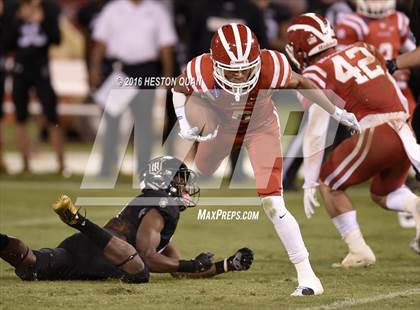 Thumbnail 3 in Servite vs. Mater Dei photogallery.