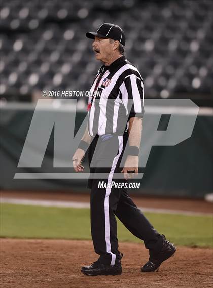 Thumbnail 3 in Servite vs. Mater Dei photogallery.