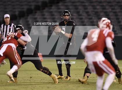 Thumbnail 1 in Servite vs. Mater Dei photogallery.
