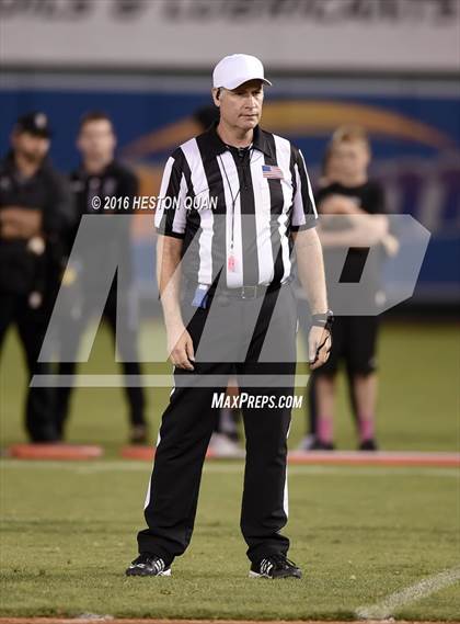 Thumbnail 1 in Servite vs. Mater Dei photogallery.