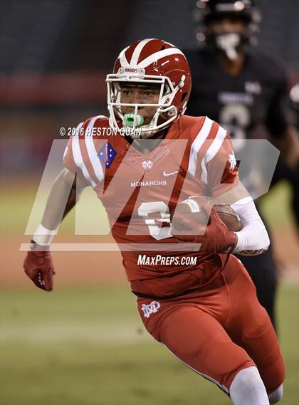 Thumbnail 2 in Servite vs. Mater Dei photogallery.