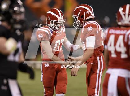 Thumbnail 2 in Servite vs. Mater Dei photogallery.