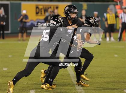 Thumbnail 3 in Servite vs. Mater Dei photogallery.