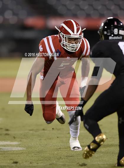 Thumbnail 2 in Servite vs. Mater Dei photogallery.