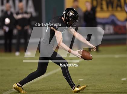 Thumbnail 2 in Servite vs. Mater Dei photogallery.