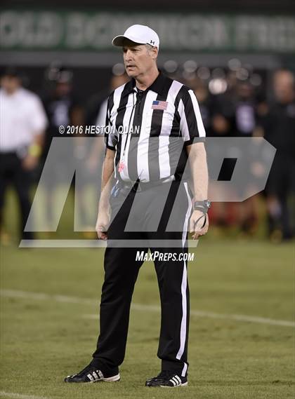 Thumbnail 3 in Servite vs. Mater Dei photogallery.