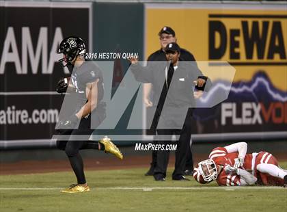 Thumbnail 3 in Servite vs. Mater Dei photogallery.