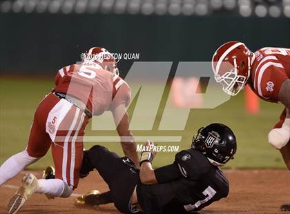 Thumbnail 1 in Servite vs. Mater Dei photogallery.