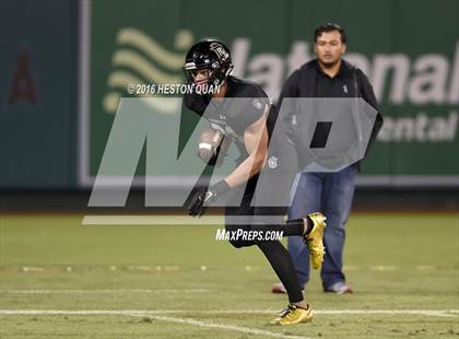 Thumbnail 3 in Servite vs. Mater Dei photogallery.
