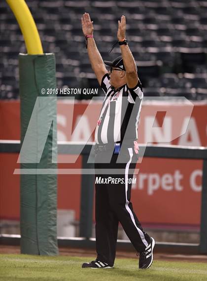 Thumbnail 1 in Servite vs. Mater Dei photogallery.