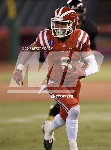 Thumbnail 1 in Servite vs. Mater Dei photogallery.