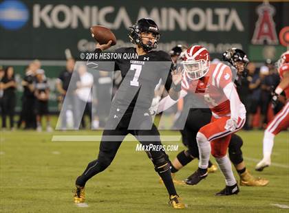 Thumbnail 2 in Servite vs. Mater Dei photogallery.